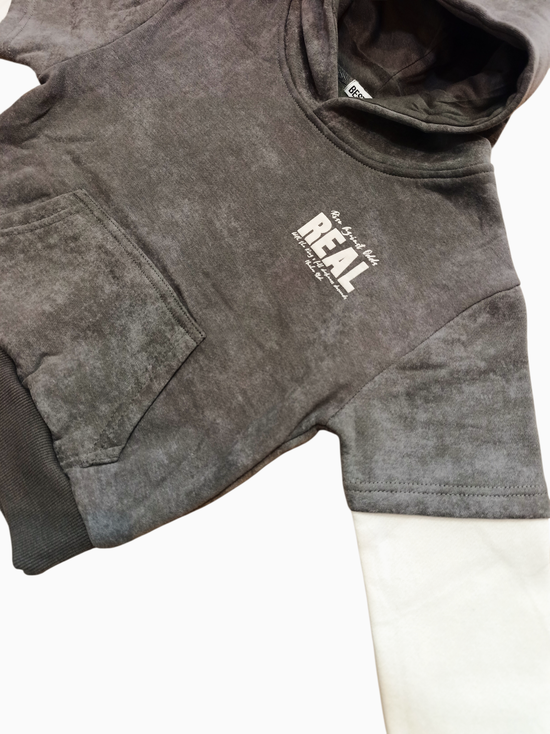 ΜΠΛΟΥΖΑ ΦΟΥΤΕΡ ΜΕ ΚΟΥΚΟΥΛΑ ΓΚΡΙ/ΕΚΡΟΥ ΚΑΙ ΣΤΑΜΠΑ - Image 3